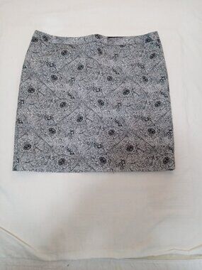 LIZ CLAIBORNE SKIRT. BLACK/WHITE PRINT NEW WITHOUT TAGS SIZE 14